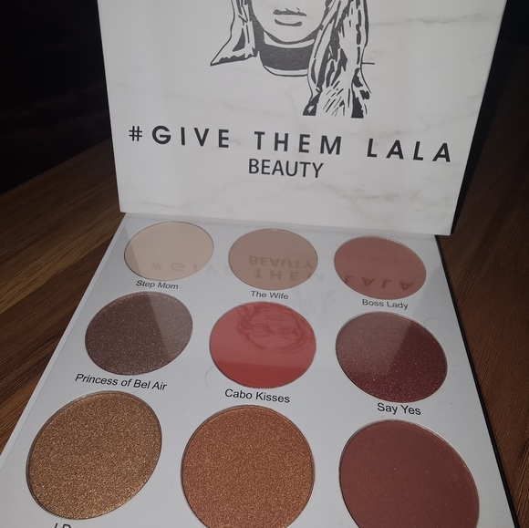 ♡ 3 Items = $25 The GROWN WOMAN PALETTE Full-size BNIB GIVE THEM LALA BEAUTY - Picture 5 of 11